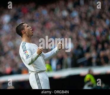 Madrid. 25 Jan, 2014. Le Real Madrid Cristiano Ronaldo fête son but pendant le match de football première division espagnole contre Grenade à Madrid le 25 janvier 2014. Le Real Madrid a remporté le match 2-0. Credit : Xie Haining/Xinhua/Alamy Live News Banque D'Images