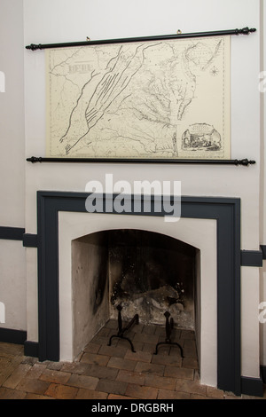 Colonial Williamsburg George Wythe Chambre affiche une ère coloniale carte montrant la Virginie et le Maryland sur cheminée Banque D'Images