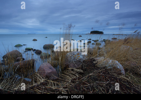 La péninsule de Käsmu seascape rocheuses, dans le parc national de Lahemaa, Estonie. Banque D'Images