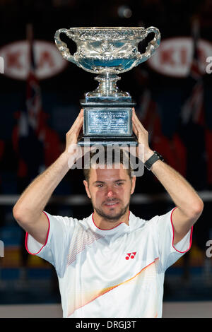 Melbourne, Victoria, Australie. 26 janvier, 2014. 26 janvier 2014 : 8ème Stanislas Wawrinka (SUI) remporte la finale chez les hommes contre des semences 1 Rafael Nadal (ESP) au jour 14 de l'Australian Open 2014 Tournoi de tennis du grand chelem à Melbourne Park, Melbourne, Australie. Bas Sydney/Cal Sport Media/Alamy Live News Banque D'Images