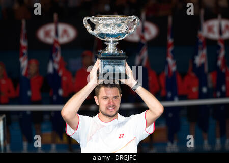 Melbourne, Victoria, Australie. 26 janvier, 2014. 26 janvier 2014 : 8ème Stanislas Wawrinka (SUI) remporte la finale chez les hommes contre des semences 1 Rafael Nadal (ESP) au jour 14 de l'Australian Open 2014 Tournoi de tennis du grand chelem à Melbourne Park, Melbourne, Australie. Bas Sydney/Cal Sport Media/Alamy Live News Banque D'Images