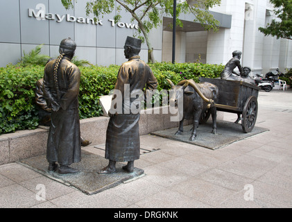 Sculpture en bronze, marchands de la rivière Flint Street, Fullerton Square, Boat Quay, Singapour, en Asie du sud-est. Banque D'Images