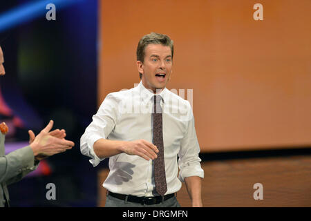 Karlsruhe, Allemagne. 25 Jan, 2014. Présentateur Markus Lanz héberge le germen jeu télévisé "Wetten, dass. ?' (lit. Wanna bet que. ?) sur la télévision publique allemande ZDF à Karlsruhe, Allemagne, 25 janvier 2014. Photo : Uli Deck/dpa/Alamy Live News Banque D'Images