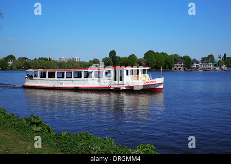 Bateau d'excursion, l'Aussenalster (le lac de l'Alster extérieur), Hambourg, Allemagne, Europe Banque D'Images