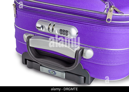 Un gros plan du code de sécurité sur la serrure d'une fermeture de valise violette avec boussole, prêt pour le voyage Banque D'Images