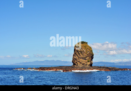 Petite île tropicale dans l'océan Pacifique au large de la côte du Costa Rica Banque D'Images