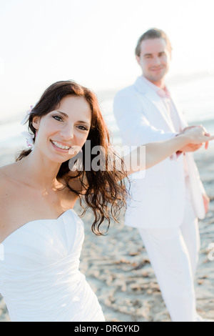 Am Strand Brautpaar auf Ibiza, Spanien - bridal couple at the Beach, Ibiza, Espagne Banque D'Images