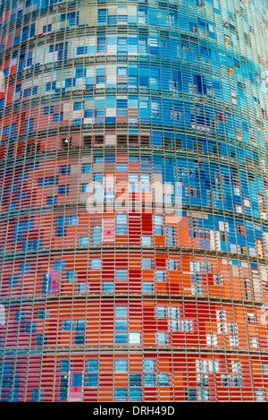 Torre Agbar, Barcelone. Conçu par Jean Nouvel. Ouvert en 2005, c'est un exemple de l'architecture high-tech. Banque D'Images