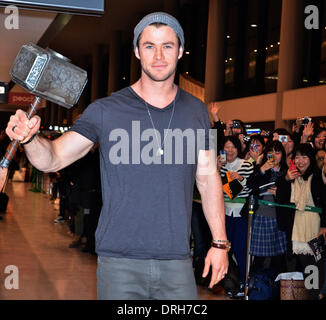 Tokyo, Japon. 25 janvier 2014. Chris Hemsworth, Jan 25, 2014 : Tokyo, Japon : l'acteur Chris Hemsworth arrive à l'Aéroport International de Narita à Tokyo, Japon, le 25 janvier 2014. Credit : AFLO Co.,Ltd/Alamy Live News Banque D'Images