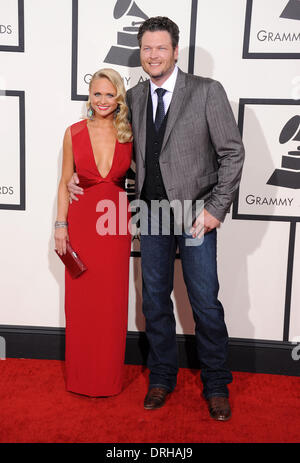 Los Angeles, Californie, USA. 26 janvier, 2014. Blake Shelton & Miranda Lambert arrive pour la 56e cérémonie annuelle de remise des prix Grammy au Staples Center. Credit : Lisa O'Connor/ZUMAPRESS.com/Alamy Live News Banque D'Images