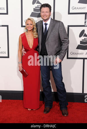 Los Angeles, Californie, USA. 26 janvier, 2014. Blake Shelton & Miranda Lambert arrive pour la 56e cérémonie annuelle de remise des prix Grammy au Staples Center. Credit : Lisa O'Connor/ZUMAPRESS.com/Alamy Live News Banque D'Images