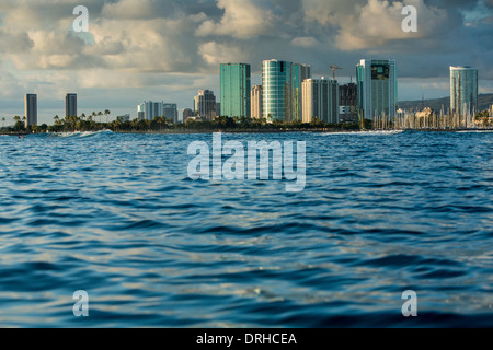 Ala Moana Ala Wai Yacht Harbour Hawaii. Kakaako Honolulu Waikiki Beach city skyline view winter Banque D'Images