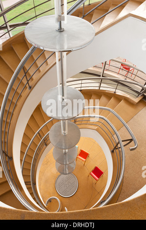 De La Warr Pavilion escalier à nettoyer les bordures style Art déco design moderniste d'abord peut-être construit en Grande-Bretagne Banque D'Images