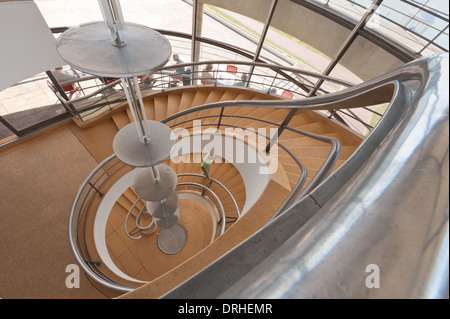 De La Warr Pavilion escalier à nettoyer les bordures style Art déco design moderniste d'abord peut-être construit en Grande-Bretagne Banque D'Images