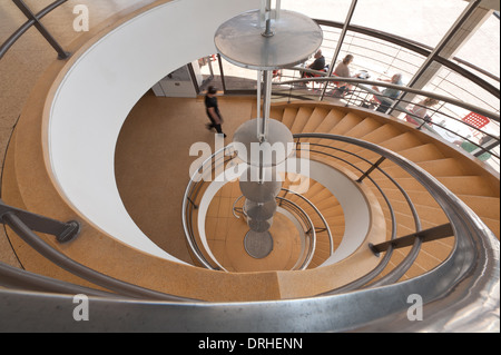 De La Warr Pavilion escalier à nettoyer les bordures style Art déco design moderniste d'abord peut-être construit en Grande-Bretagne Banque D'Images