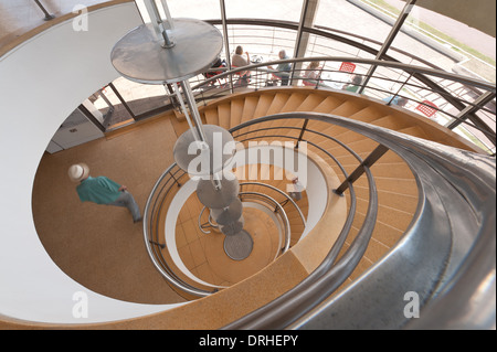 De La Warr Pavilion escalier à nettoyer les bordures style Art déco design moderniste d'abord peut-être construit en Grande-Bretagne Banque D'Images