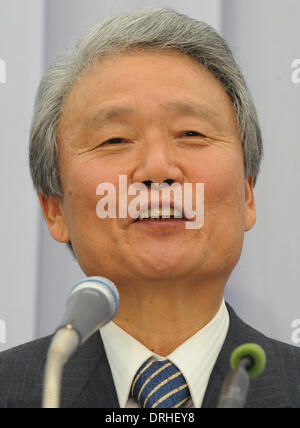 Tokyo, Japon. 27 Jan, 2014. Sadayuki Sakakibara, président de Toray Industries Inc. et président du lobby des entreprises Keidanren, prend la parole lors d'une conférence de presse à Tokyo, Japon, 27 janvier 2014. Sakakibara prendra ses fonctions à partir de juin prochain. © Stinger/Xinhua/Alamy Live News Banque D'Images