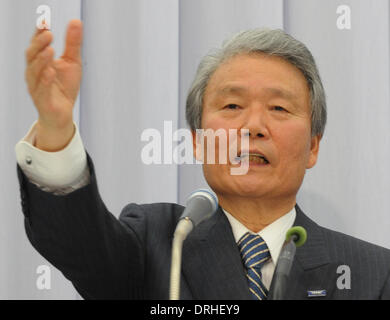 Tokyo, Japon. 27 Jan, 2014. Sadayuki Sakakibara, président de Toray Industries Inc. et président du lobby des entreprises Keidanren, prend la parole lors d'une conférence de presse à Tokyo, Japon, 27 janvier 2014. Sakakibara prendra ses fonctions à partir de juin prochain. © Stinger/Xinhua/Alamy Live News Banque D'Images