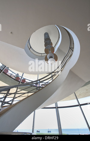 De La Warr Pavilion escalier à nettoyer les bordures style Art déco design moderniste d'abord peut-être construit en Grande-Bretagne Banque D'Images