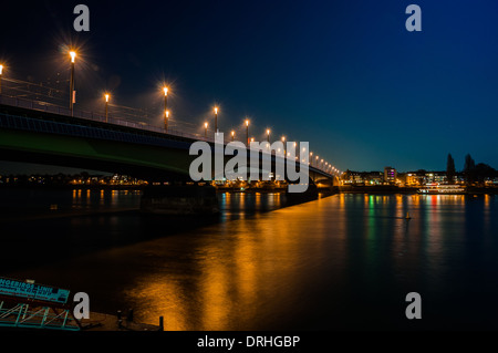 Pont Kennedy à Bonn Banque D'Images