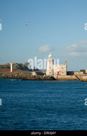 Phare du Port de Howth date de 1817, la péninsule de Howth, comté de Dublin, Irlande. Banque D'Images