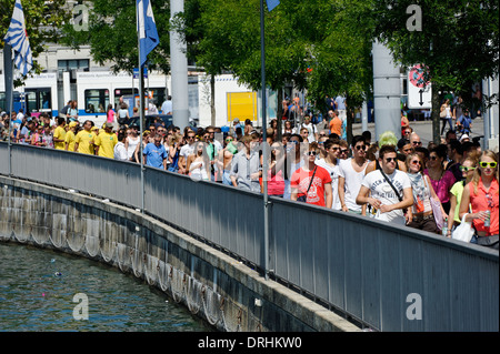 Carnavaliers à la Street Parade de Zurich, un techno dance et trance festival. Banque D'Images