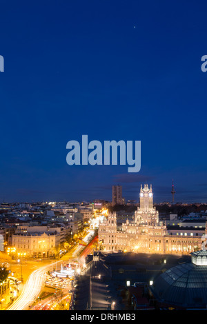 Vue aérienne de la rue Alcalá et Cibeles Palace, hôtel de ville, Madrid, Espagne Banque D'Images