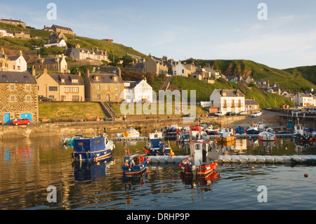 Le village de Gardenstown, Aberdeenshire, Scotland, UK. Banque D'Images