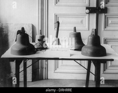 Trophées de guerre -- L'alarme de gaz allemand, WW1 Banque D'Images