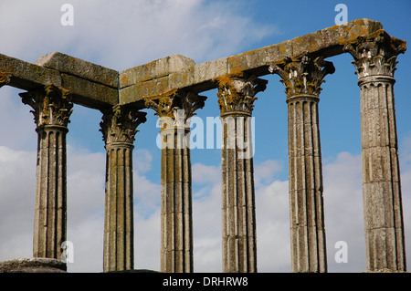 Le Portugal. Le Temple romain d'Évora. 1er siècle. Probablement dédié au culte de l'empereur Auguste. De style corinthien. Banque D'Images