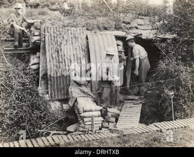 Nouvelle batterie d'obusiers de la Nouvelle-Zélande déménagement des coquillages, WW1 Banque D'Images