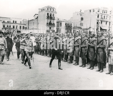 L'anglais général à l'examen des troupes russes, WW1 Banque D'Images