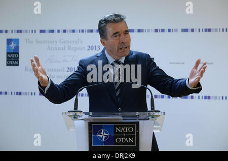 Bruxelles, Belgique. 27 Jan, 2014. Le Secrétaire général de l'OTAN Anders Fogh Rasmussen traite d'une conférence de presse du rapport annuel 2013 de l'OTAN à son siège à Bruxelles, capitale de la Belgique, 27 janvier 2014. Credit : Ye Pingfan/Xinhua/Alamy Live News Banque D'Images