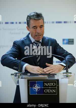 Bruxelles, Belgique. 27 Jan, 2014. Le Secrétaire général de l'OTAN Anders Fogh Rasmussen traite d'une conférence de presse du rapport annuel 2013 de l'OTAN à son siège à Bruxelles, capitale de la Belgique, 27 janvier 2014. Credit : Ye Pingfan/Xinhua/Alamy Live News Banque D'Images