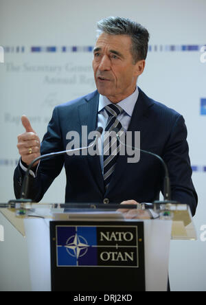 Bruxelles, Belgique. 27 Jan, 2014. Le Secrétaire général de l'OTAN Anders Fogh Rasmussen traite d'une conférence de presse du rapport annuel 2013 de l'OTAN à son siège à Bruxelles, capitale de la Belgique, 27 janvier 2014. Credit : Ye Pingfan/Xinhua/Alamy Live News Banque D'Images