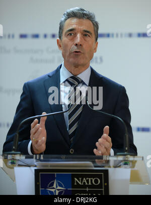 Bruxelles, Belgique. 27 Jan, 2014. Le Secrétaire général de l'OTAN Anders Fogh Rasmussen traite d'une conférence de presse du rapport annuel 2013 de l'OTAN à son siège à Bruxelles, capitale de la Belgique, 27 janvier 2014. Credit : Ye Pingfan/Xinhua/Alamy Live News Banque D'Images