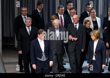 Berlin, Allemagne. Janvier 27th, 2014. Cérémonie dans le Parlement allemand à la mémoire des victimes du national-socialisme. / Photo : Président Joachin Gauck de l'allemand, auteur Daniil Granin ,le président du Bundestag Norbert Lammert, Prof. dr. Credit : Reynaldo Chaib Paganelli/Alamy Live News Banque D'Images