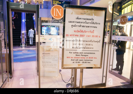 25 Jan, 2014 - Bangkok, Thaïlande : Shopping mall sont prévues pour réduire les heures de fonctionnement en raison de protester à Bangkok. Banque D'Images