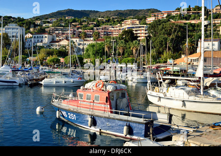 LE LAVANDOU, FRANCE - 14 septembre 2013 : Lifeguard,en bateau de plaisance du Lavandou Cote Azur, France Banque D'Images