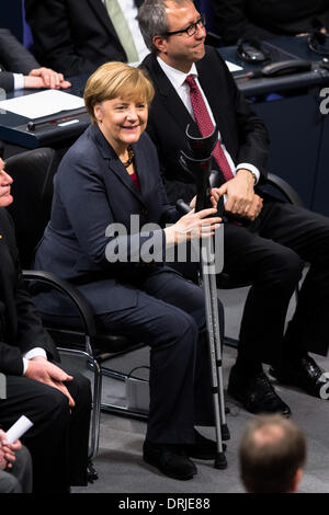 Berlin, Allemagne. 27 Jan, 2014. Cérémonie dans le Parlement allemand à la mémoire des victimes du national-socialisme. / Photo : Président Joachin Gauck de l'allemand, auteur Daniil Granin , Président du Bundestag Dr. Norbert Lammert, à Berlin, Allemagne, le 27 janvier 2014. Credit : Reynaldo Paganelli/NurPhoto ZUMAPRESS.com/Alamy/Live News Banque D'Images