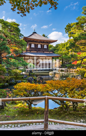 Ginkaku-ji Pavillon d'argent pendant la saison d'automne à Kyoto, au Japon. Banque D'Images