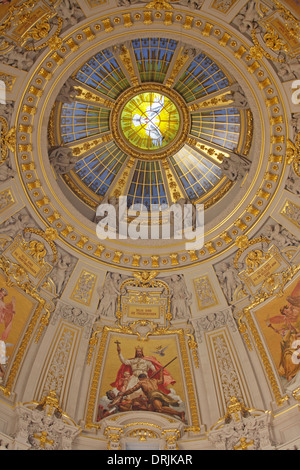 Décorations sur le dôme de la cathédrale de Berlin, Berlin, Allemagne Banque D'Images