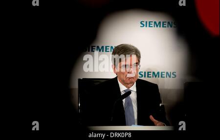 Munich, Allemagne. 28 janvier, 2014. Directeur général de Siemens AG, Joe Kaeser, tient une conférence de presse avant le début de l'assemblée générale annuelle de Siemens à Munich, Allemagne, 28 janvier 2014. Photo : SVEN HOPPE/dpa/Alamy Live News Banque D'Images