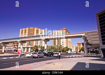 La station de métro Dubai Healthcare City Banque D'Images