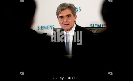 Munich, Allemagne. 28 janvier, 2014. Directeur général de Siemens AG, Joe Kaeser, tient une conférence de presse avant le début de l'assemblée générale annuelle de Siemens à Munich, Allemagne, 28 janvier 2014. Photo : SVEN HOPPE/dpa/Alamy Live News Banque D'Images