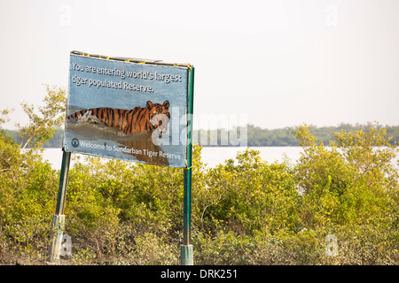 Une réserve de tigres dans les Sunderbans, Ganges, Delta, l'Inde, la région est très faible élévation et vulnérables à la montée du niveau de la mer. Banque D'Images