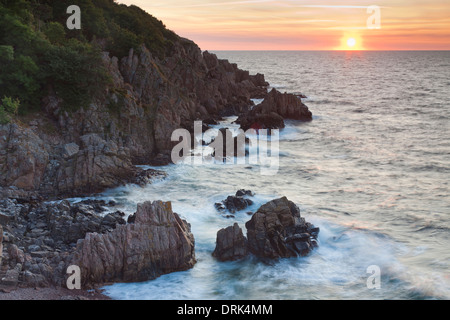 Falaises d'Josefinelust au coucher du soleil. Réserve naturelle Kullaberg, Scania, Suède Banque D'Images