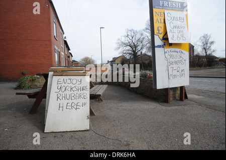 Oldroyds ferme la rhubarbe dans Carlton près de Wakefield, dans le West Yorkshire, England uk Banque D'Images