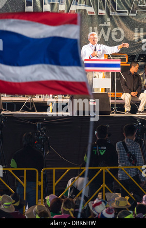 Suthep Thaugsuban s'exprimant lors d'une manifestation politique, Bangkok, Thaïlande Banque D'Images