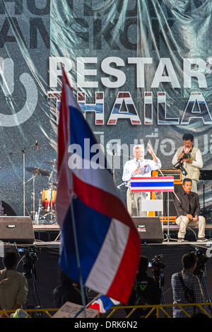 Suthep Thaugsuban s'exprimant lors d'une manifestation politique, Bangkok, Thaïlande Banque D'Images